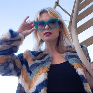 ❤️‍🔥4 for $25 SALE: NWOT turquoise frame sunglasses with ombré lenses